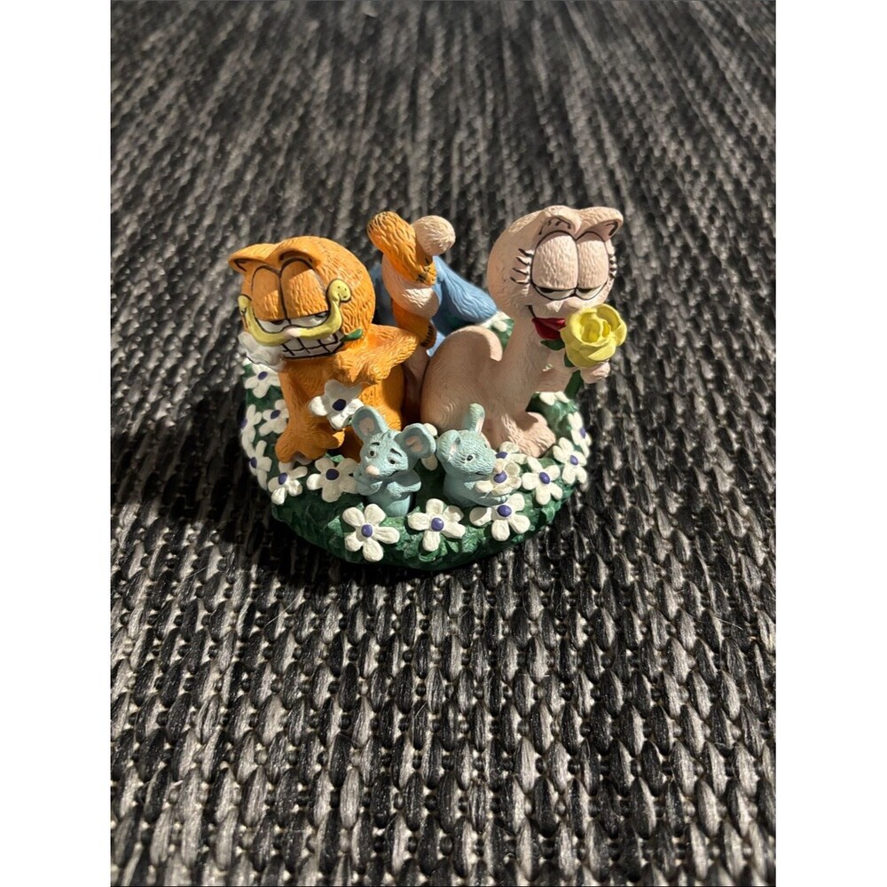 Vintage Garfield Love In Bloom Jim Davis Danbury Mint Resin Figurine Collectible